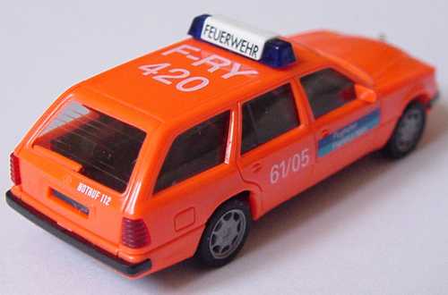 Foto 1:87 Mercedes-Benz E 320 Touring (S124) Feuerwehr Flughafen Frankfurt/Main F-RY 420, 61/05 herpa 043595