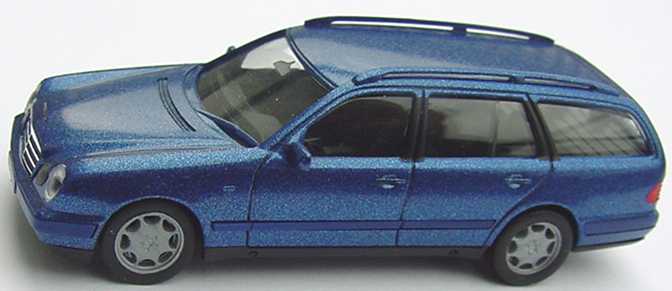 Foto 1:87 Mercedes-Benz E 320 Touring (S210) blau-met. herpa 032117