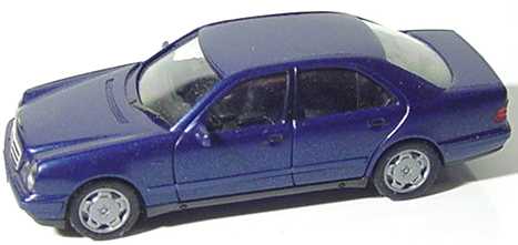 Foto 1:87 Mercedes-Benz E 320 (W210) blau-met. herpa 031813