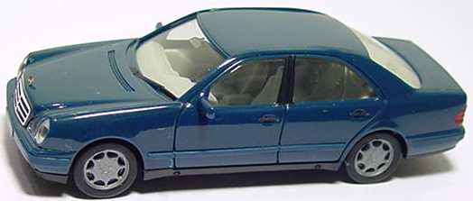 Foto 1:87 Mercedes-Benz E 320 (W210) petrolblau herpa 021814