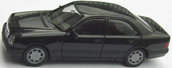 Foto 1:87 Mercedes-Benz E 320 (W210) schwarz herpa 021814