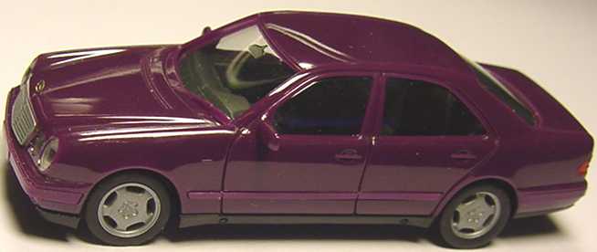 Foto 1:87 Mercedes-Benz E 320 (W210) violett herpa 021814