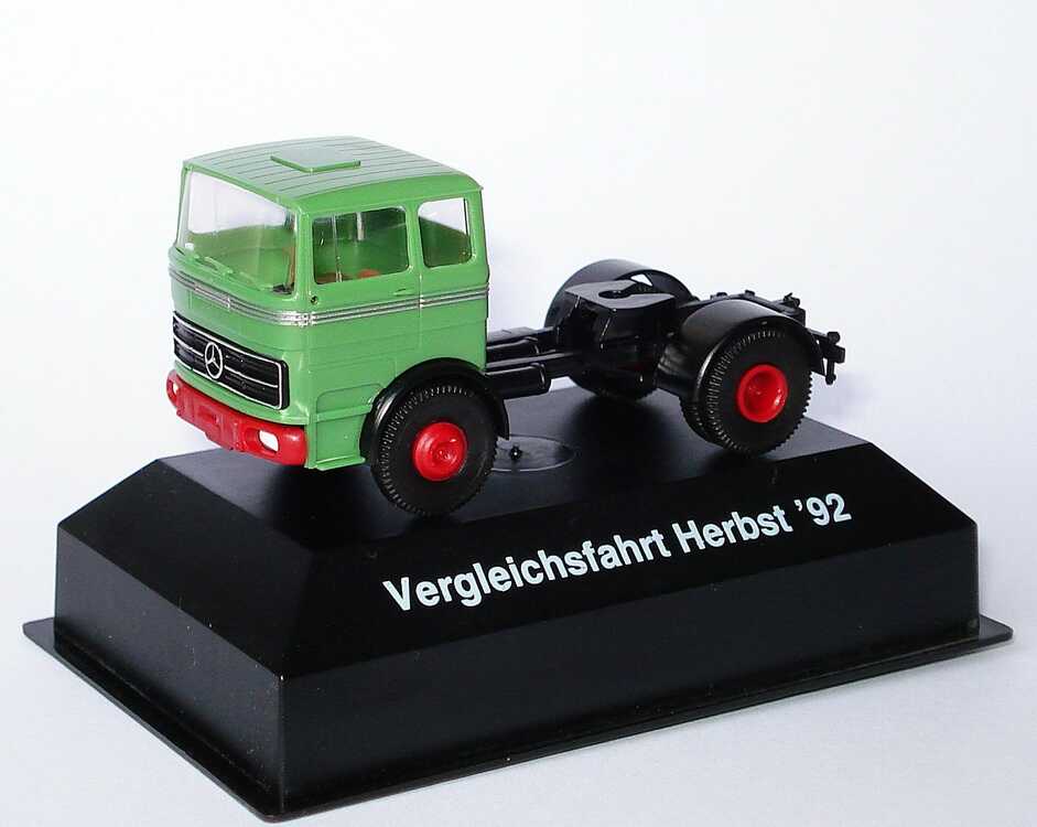 Foto 1:87 Mercedes-Benz LPS 1620 2a Szgm patinagrün Vergleichsfahrt Herbst ´92 Brekina