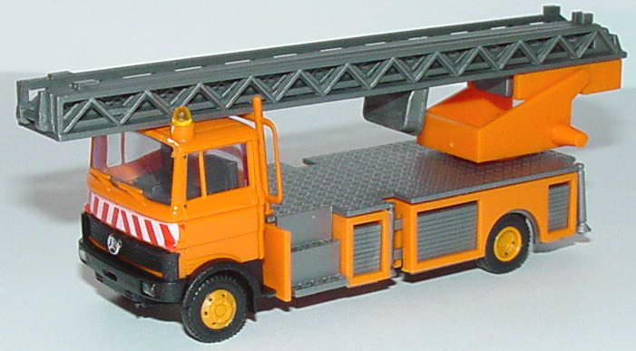 Foto 1:87 Mercedes-Benz LP 813 Drehleiter orange kommunal Praliné 80767