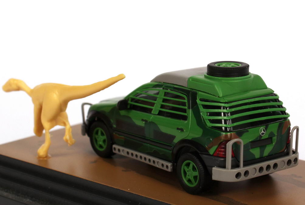 Foto 1:87 Mercedes-Benz M-Klasse The Lost World Movie Car mit Saurier Busch B66006016