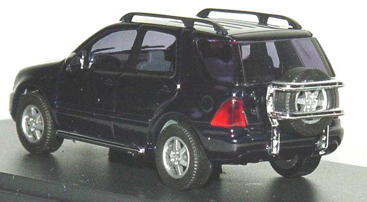 Foto 1:87 Mercedes-Benz ML-Klasse facelift W163 MOPF dunkelblau-met. IAA 2001 - Limited Edition - Werbemodell - Busch B66961329