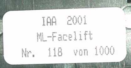 Foto 1:87 Mercedes-Benz ML-Klasse facelift W163 MOPF dunkelblau-met. IAA 2001 - Limited Edition - Werbemodell - Busch B66961329