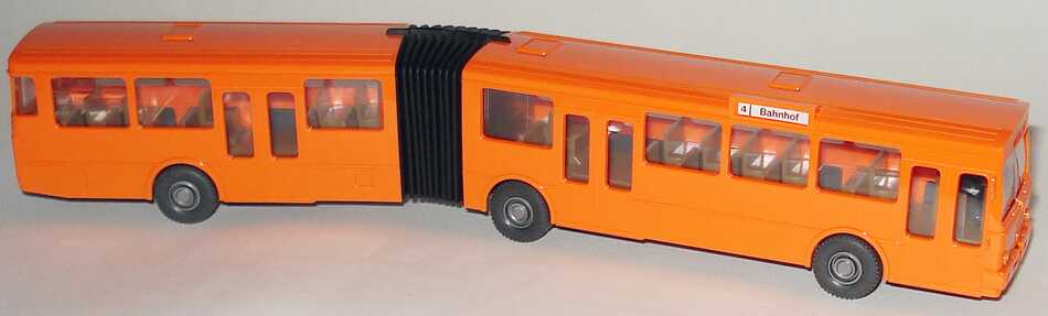 Foto 1:87 Mercedes-Benz O 305 G orange (Linie 4, Bahnhof) mit Beschriftungssatz Wiking 705