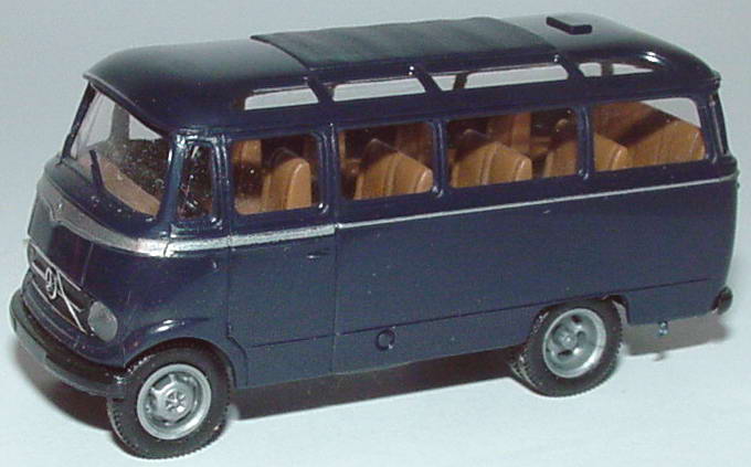 Foto 1:87 Mercedes-Benz O 319 dunkelblau Brekina