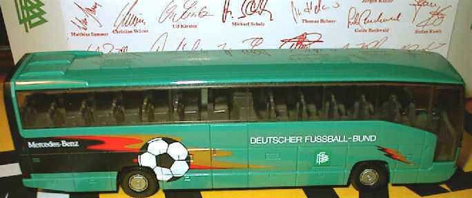 Foto 1:87 Mercedes-Benz O 404 RHD Deutscher Fußballbund Werbemodell Wiking