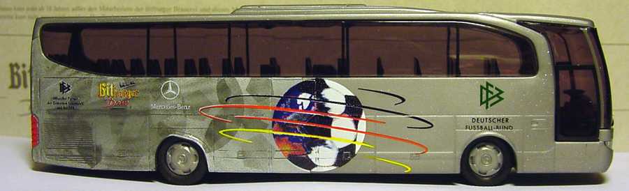Foto 1:87 Mercedes-Benz O 580 Travego 2a  DFB 2002, Bitburger Drive Grell Werbemittel