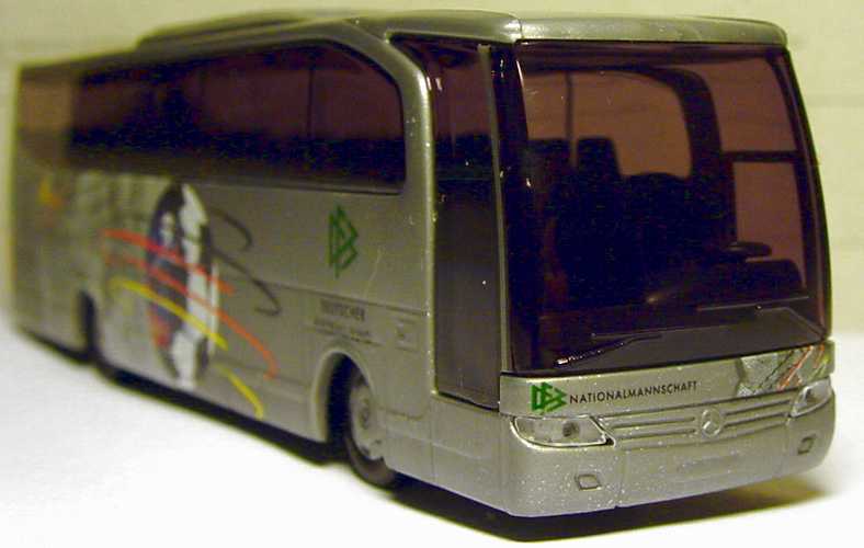 Foto 1:87 Mercedes-Benz O 580 Travego 2a  DFB 2002, Bitburger Drive Grell Werbemittel