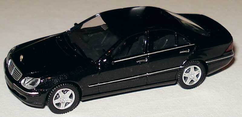 Foto 1:87 Mercedes-Benz S-Klasse facelift 2003 (W220) obsidianschwarz-met. (ohne PC-Box) Wiking B66961344