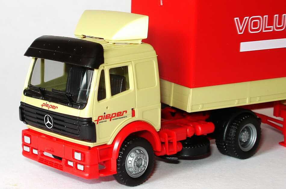 Foto 1:87 Mercedes-Benz SK ´94 JuPPSzg 2/3 Pieper Spedition Dortmund, Volumax (Intermodellbau 2001) herpa 252041