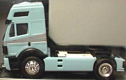 Foto 1:87 Mercedes-Benz SK Eurocab Cv 2a Szgm mit Kuhfänger hellblau herpa 142366