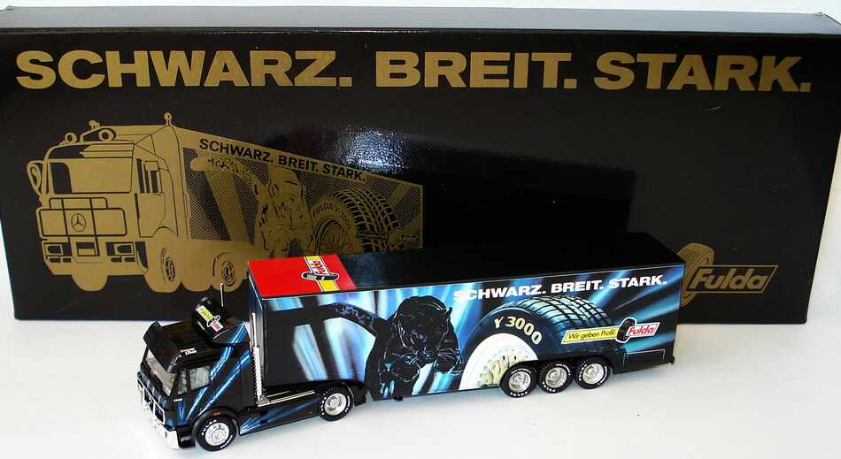 Foto 1:87 Mercedes-Benz SK Fv Cv KoSzg Cv 2/3 Fulda Promotion Truck Y 3000, Schwarz. Breit. Stark. (Fulda-Sonderkarton) herpa