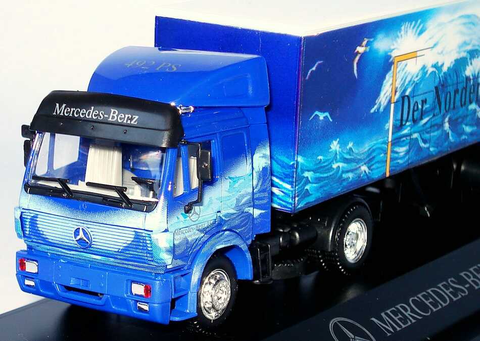Foto 1:87 Mercedes-Benz SK Fv KoSzg 2/3 MB Niederlassung Hamburg, Der Norden dreht auf Werbemodell herpa