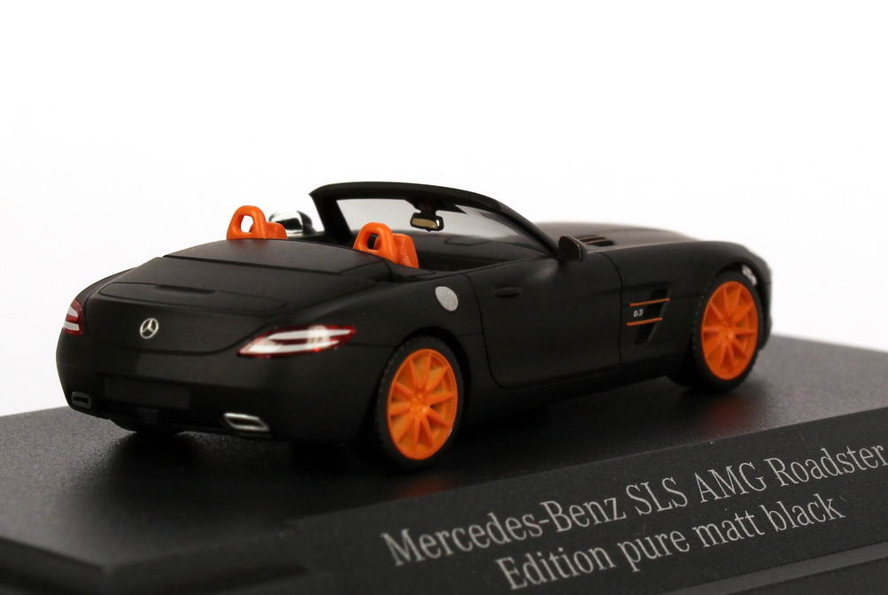 Foto 1:87 Mercedes-Benz SLS AMG Roadster (R197) pure-matt-black/orange IAA 2011 Werbemodell herpa
