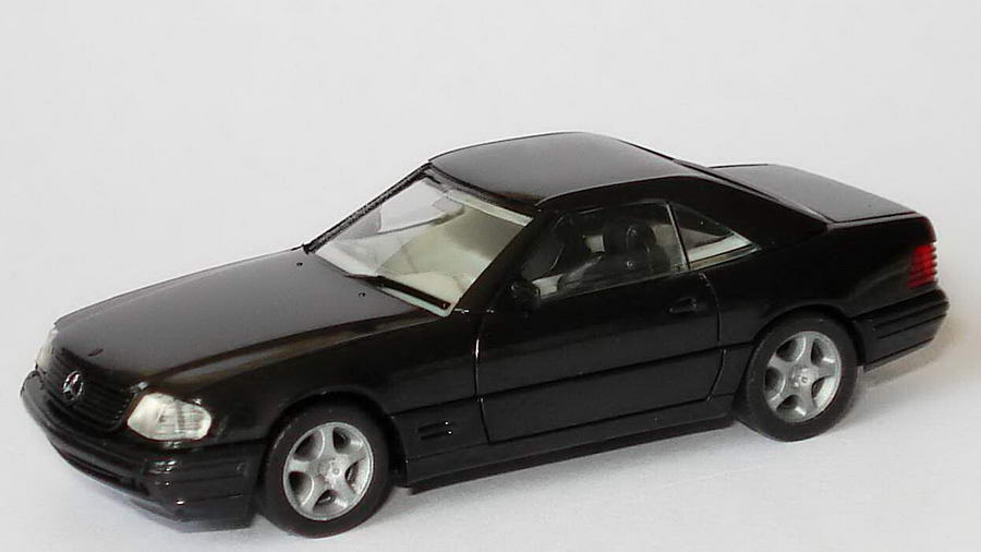 Foto 1:87 Mercedes-Benz SL 500 (R129, Modell 98) schwarz, IA hellgrau herpa 146555