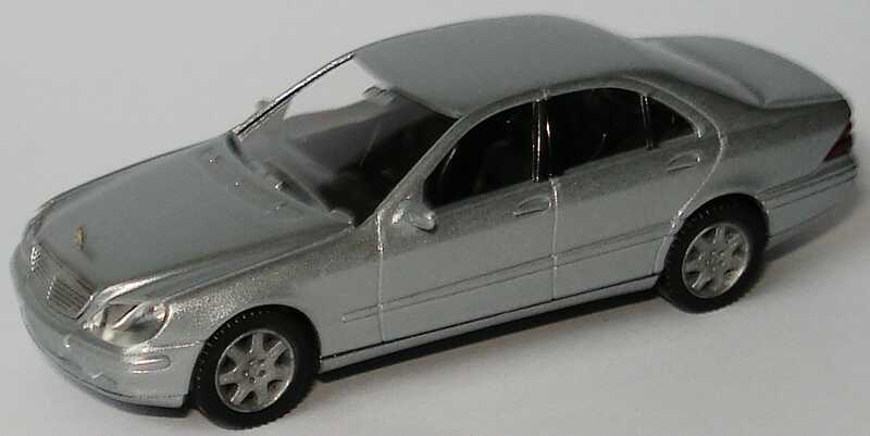 Foto 1:87 Mercedes-Benz S 500 (W220) silber-met. Wiking 15901