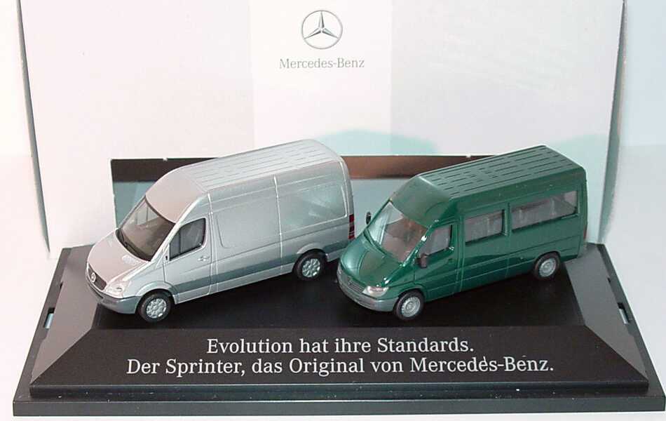 Foto 1:87 Mercedes-Benz Set-Packung Evolution hat ihre Standards. Der Sprinter, das Original von Mercedes-Benz (Sprinter 2006 Kasten silber + Sprinter 2000 Bus grün) Werbemodell herpa B66000766