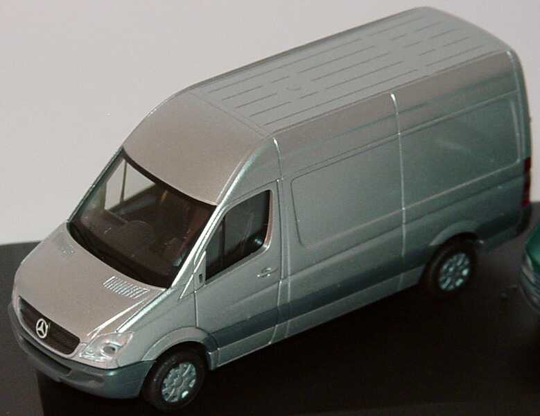Foto 1:87 Mercedes-Benz Set-Packung Evolution hat ihre Standards. Der Sprinter, das Original von Mercedes-Benz (Sprinter 2006 Kasten silber + Sprinter 2000 Bus grün) Werbemodell herpa B66000766