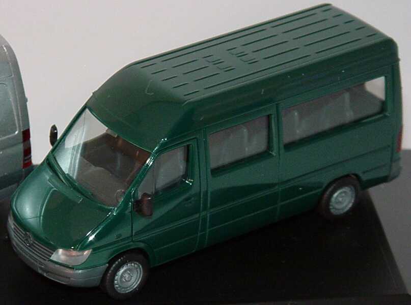 Foto 1:87 Mercedes-Benz Set-Packung Evolution hat ihre Standards. Der Sprinter, das Original von Mercedes-Benz (Sprinter 2006 Kasten silber + Sprinter 2000 Bus grün) Werbemodell herpa B66000766