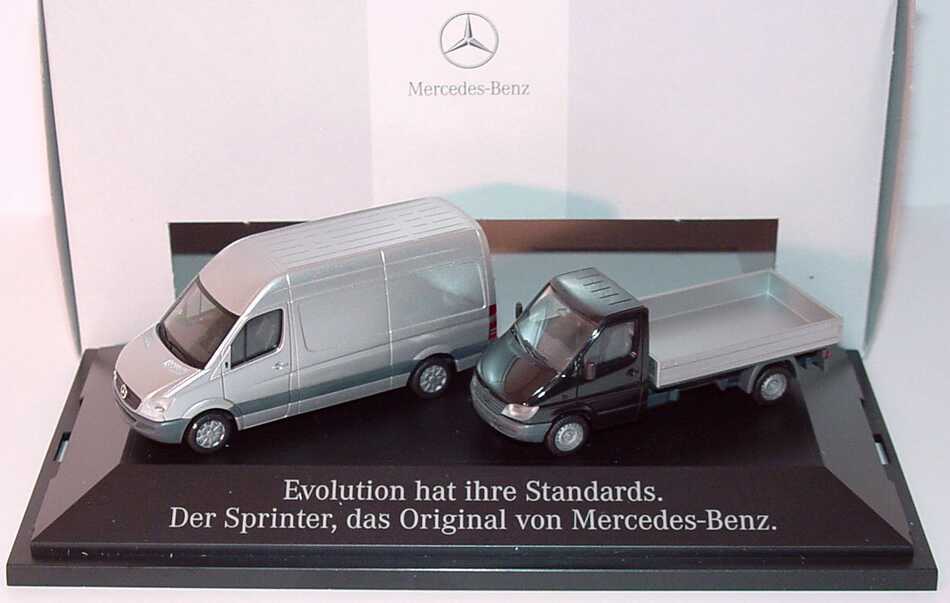Foto 1:87 Mercedes-Benz Set-Packung Evolution hat ihre Standards. Der Sprinter, das Original von Mercedes-Benz (Sprinter 2006 Kasten silber + Sprinter 2000 Pritsche schwarz) Werbemodell herpa B66000766