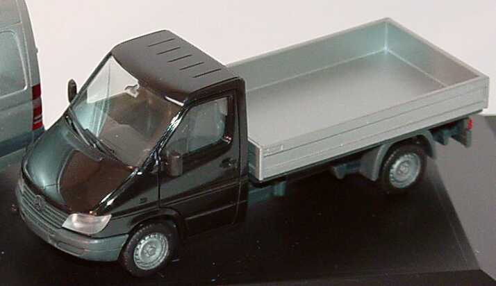 Foto 1:87 Mercedes-Benz Set-Packung Evolution hat ihre Standards. Der Sprinter, das Original von Mercedes-Benz (Sprinter 2006 Kasten silber + Sprinter 2000 Pritsche schwarz) Werbemodell herpa B66000766