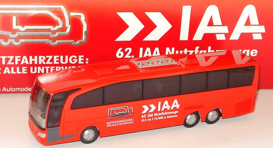 Foto 1:87 Mercedes-Benz Travego M Facelift 2006 3a rot 62. IAA Nutzfahrzeuge 2008 - Nutzfahrzeuge: Für alle unterwegs Rietze