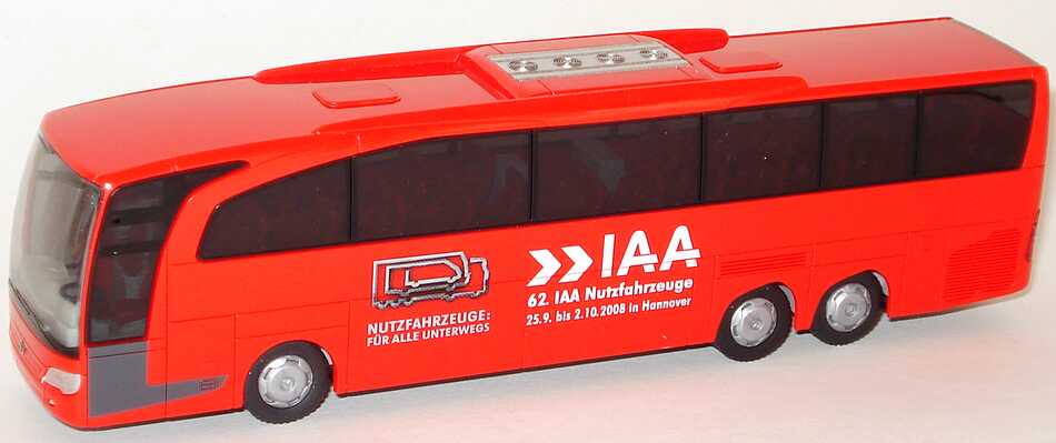Foto 1:87 Mercedes-Benz Travego M Facelift 2006 3a rot 62. IAA Nutzfahrzeuge 2008 - Nutzfahrzeuge: Für alle unterwegs Rietze