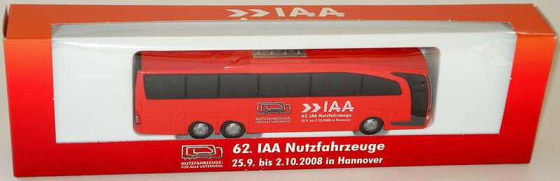 Foto 1:87 Mercedes-Benz Travego M Facelift 2006 3a rot 62. IAA Nutzfahrzeuge 2008 - Nutzfahrzeuge: Für alle unterwegs Rietze