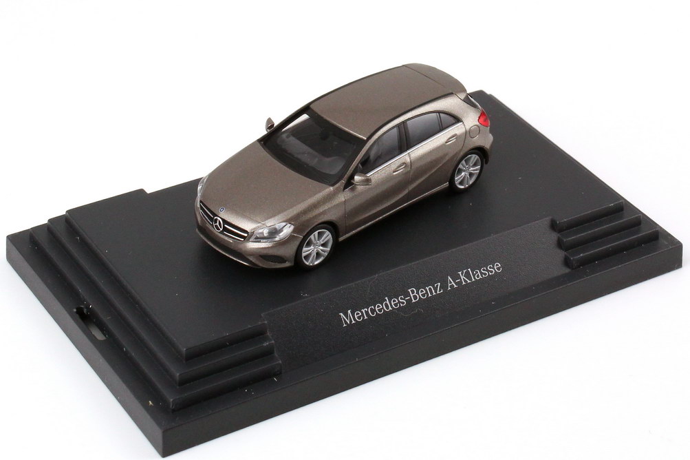 Foto 1:87 Mercedes-Benz A-Klasse 2012 (W176) monolith-grau-met. Werbemodell herpa B66960120