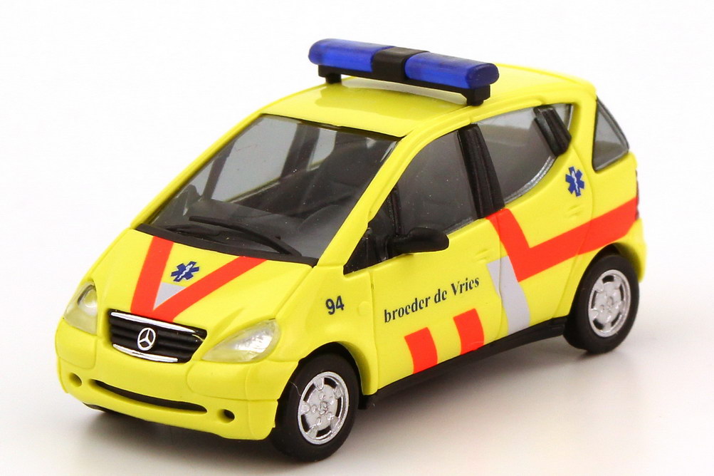 Foto 1:87 Mercedes-Benz A-Klasse ( W168) Ambulance broeder de Vries (Niederlande) Busch 48604