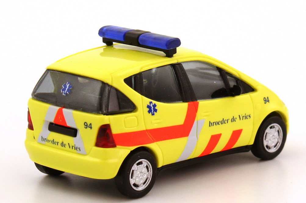 Foto 1:87 Mercedes-Benz A-Klasse ( W168) Ambulance broeder de Vries (Niederlande) Busch 48604