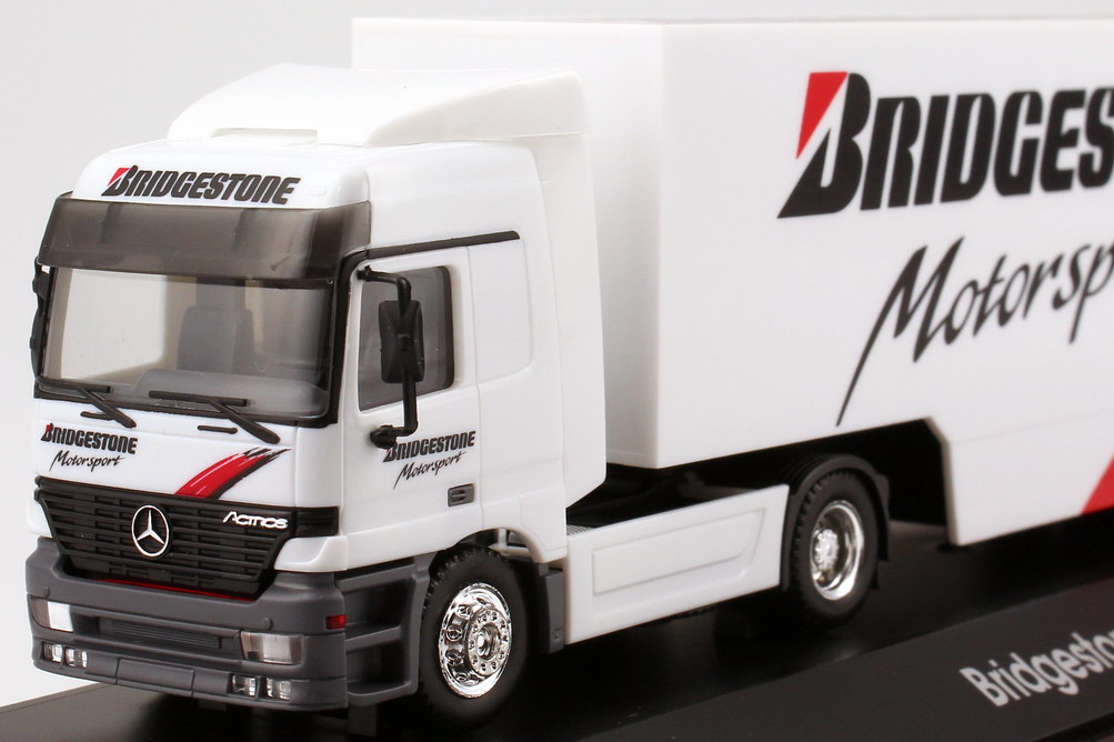 Foto 1:87 Mercedes-Benz Actros L Koffer-Sattelzug Bridgestone F1 Motorsport-Truck - herpa