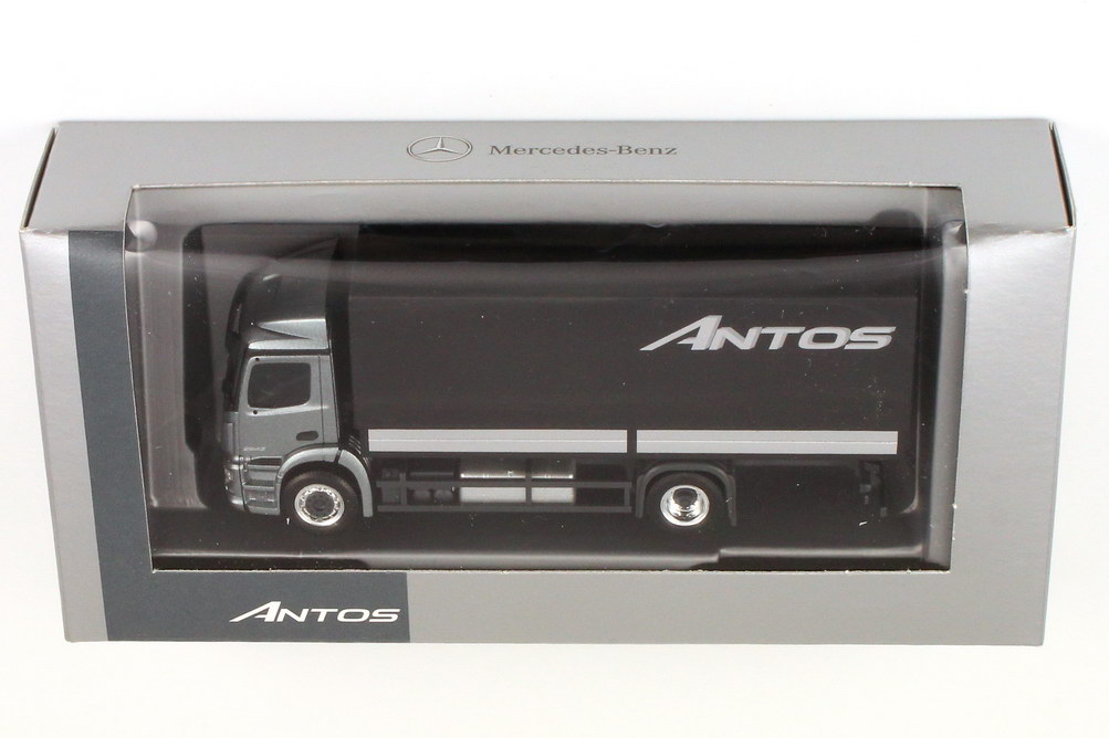 Foto 1:87 Mercedes-Benz Antos Pritsche/Plane andorit-grau-met. Werbemodell - herpa B66004090