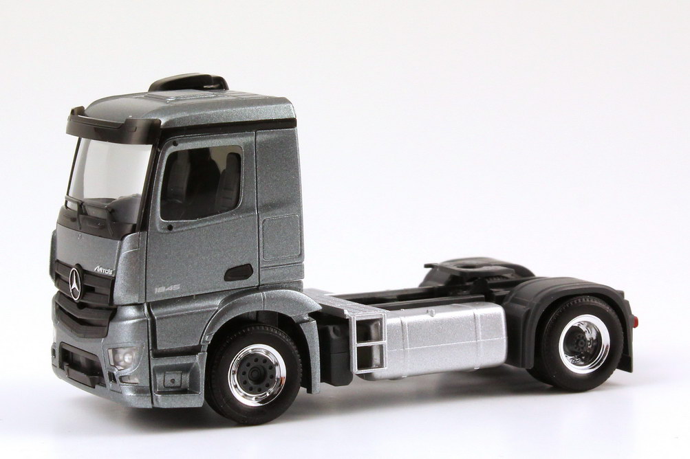 Foto 1:87 Mercedes-Benz Antos (K) 2a Szgm andorit-grau-met. Werbemodell herpa B66004089