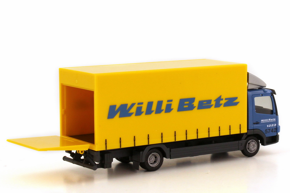 Foto 1:87 Mercedes-Benz Atego 1223 Facelift 2a Planen-Lkw mit Ladebordwand Willi Betz herpa 151542