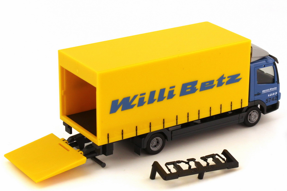 Foto 1:87 Mercedes-Benz Atego 1223 Facelift 2a Planen-Lkw mit Ladebordwand Willi Betz herpa 151542