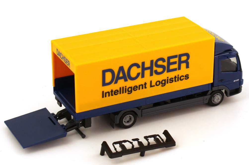 Foto 1:87 Mercedes-Benz Atego 815 Facelift 2a Pritsche/Plane-Lkw mit Ladebordwand Dachser Imtelligent Logistics herpa