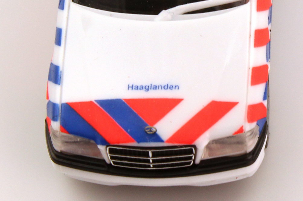 Foto 1:87 Mercedes-Benz C 220 Facelift (W202 MOPF) Politie Haaglanden (Polizei NL) herpa