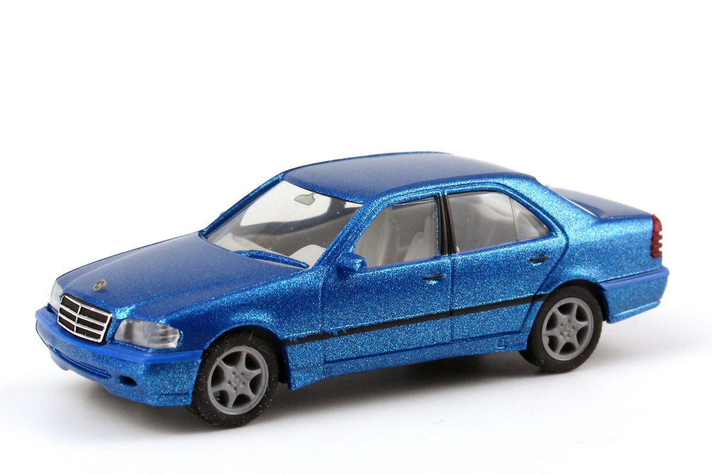 Foto 1:87 Mercedes-Benz C-Klasse C 220 Facelift (W202 MOPF) blau-met. herpa 032421/0188043