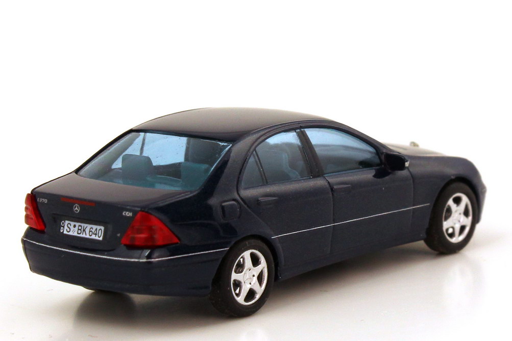 Foto 1:87 Mercedes-Benz C-Klasse (W203) C 270 CDI topasblau-met. designo-Line, IA grau (CMD-Edition) Busch 49120