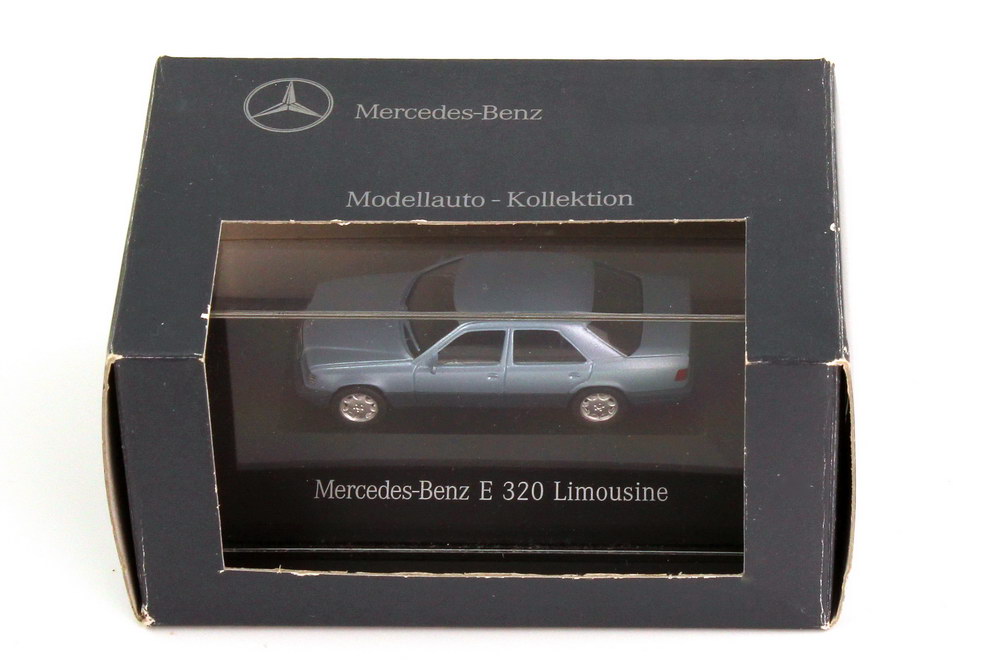 Foto 1:87 Mercedes-Benz E-Klasse E 320 (W124 MOPF 2) perlblau-met. Werbemodell herpa B66005612