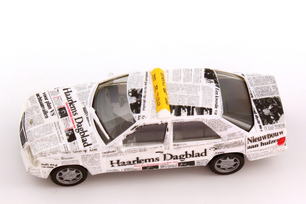Foto 1:87 Mercedes-Benz E-Klasse E 320 (W124 MOPF II) Taxi Haarlems Dagblad (Niederlande) herpa