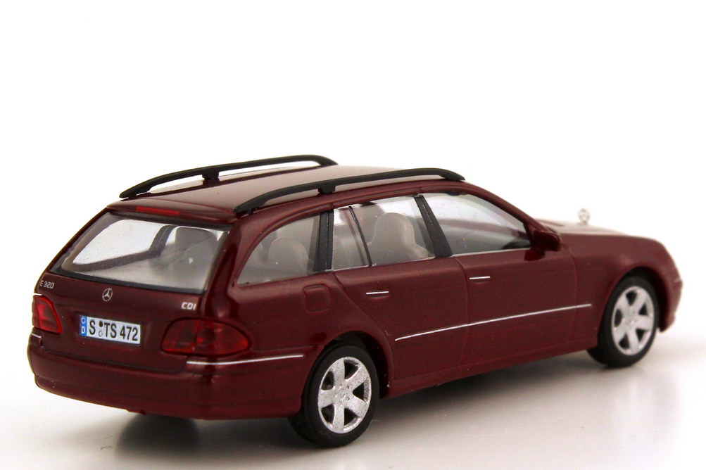 Foto 1:87 Mercedes-Benz E-Klasse T-Modell (S211) E 320 CDI titanrot-met. - Collection CMD Busch 49455