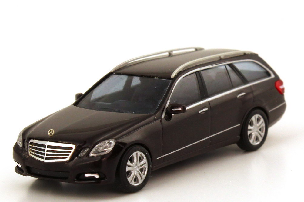 Foto 1:87 Mercedes-Benz E-Klasse T-Modell (S212) Avantgarde cupritbraun-met. Busch B66962442