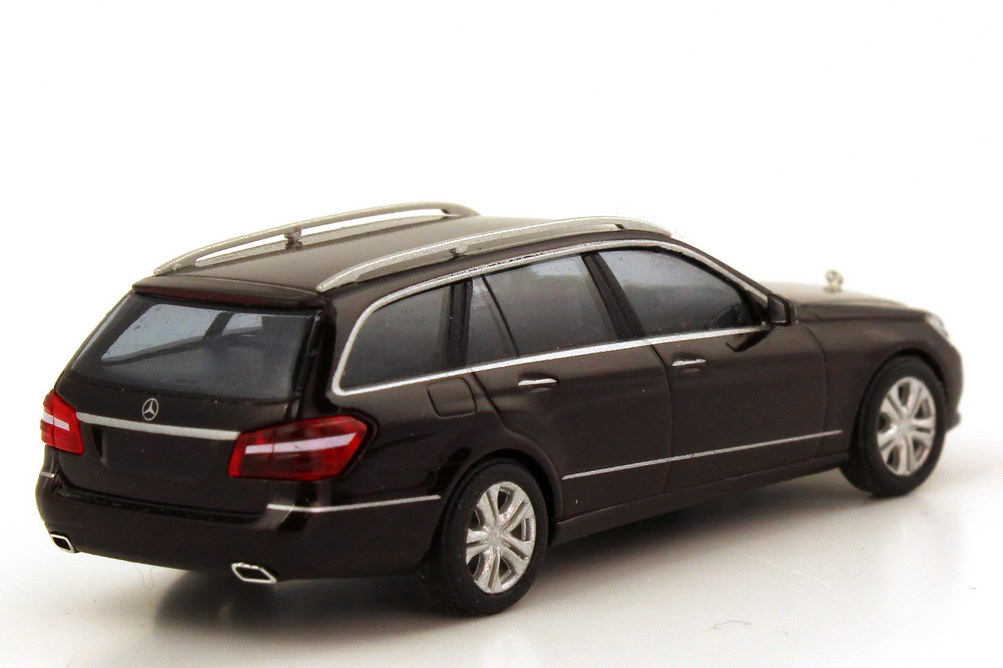 Foto 1:87 Mercedes-Benz E-Klasse T-Modell (S212) Avantgarde cupritbraun-met. Busch B66962442
