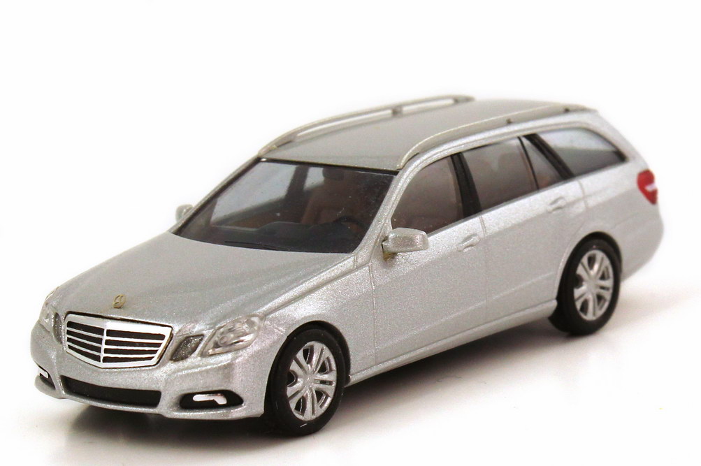 Foto 1:87 Mercedes-Benz E-Klasse T-Modell (S212) Avantgarde iridiumsilber-met. Busch B66962441